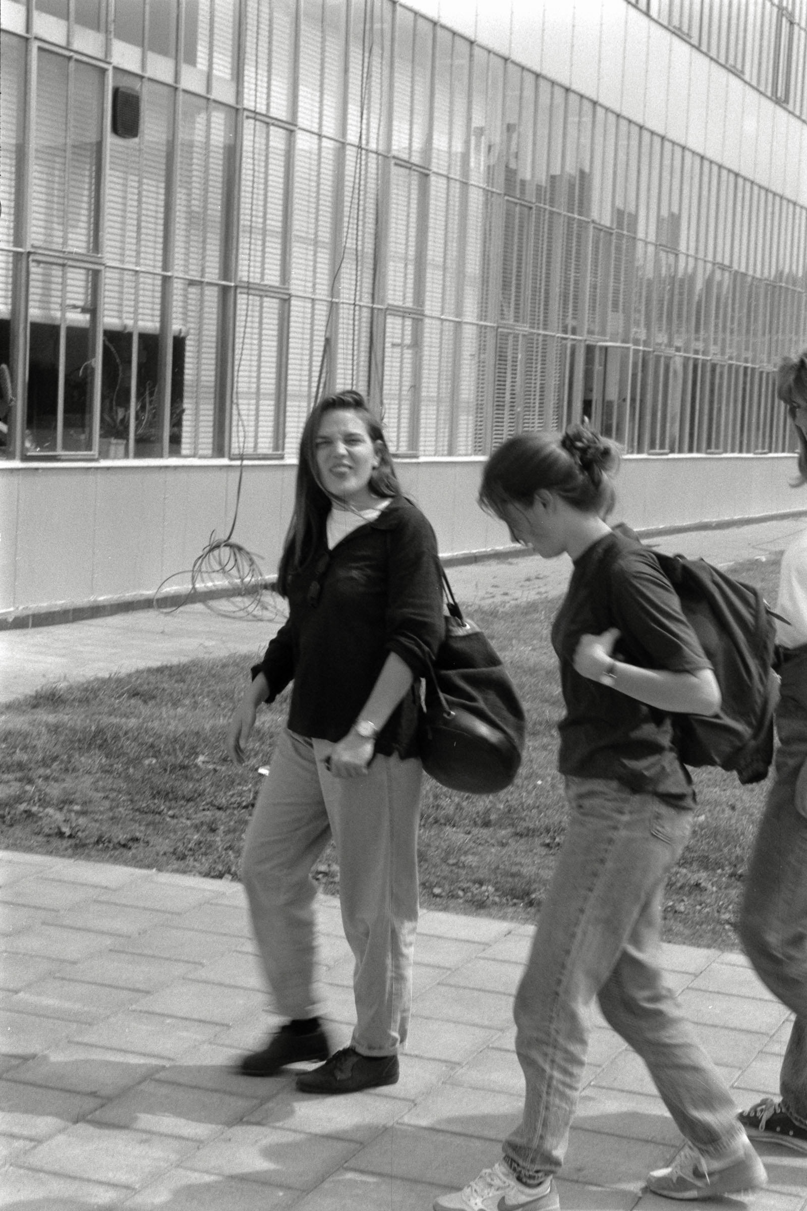 AHP F1992 06 004 sc250507 img10 NLP